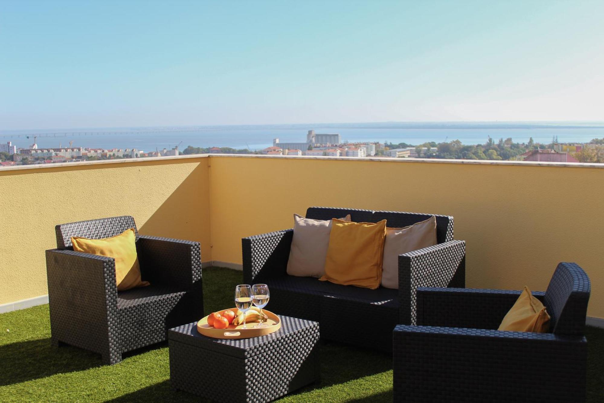 One Bedroom With Stunning River Views And Private Rooftop! Lejlighed *
