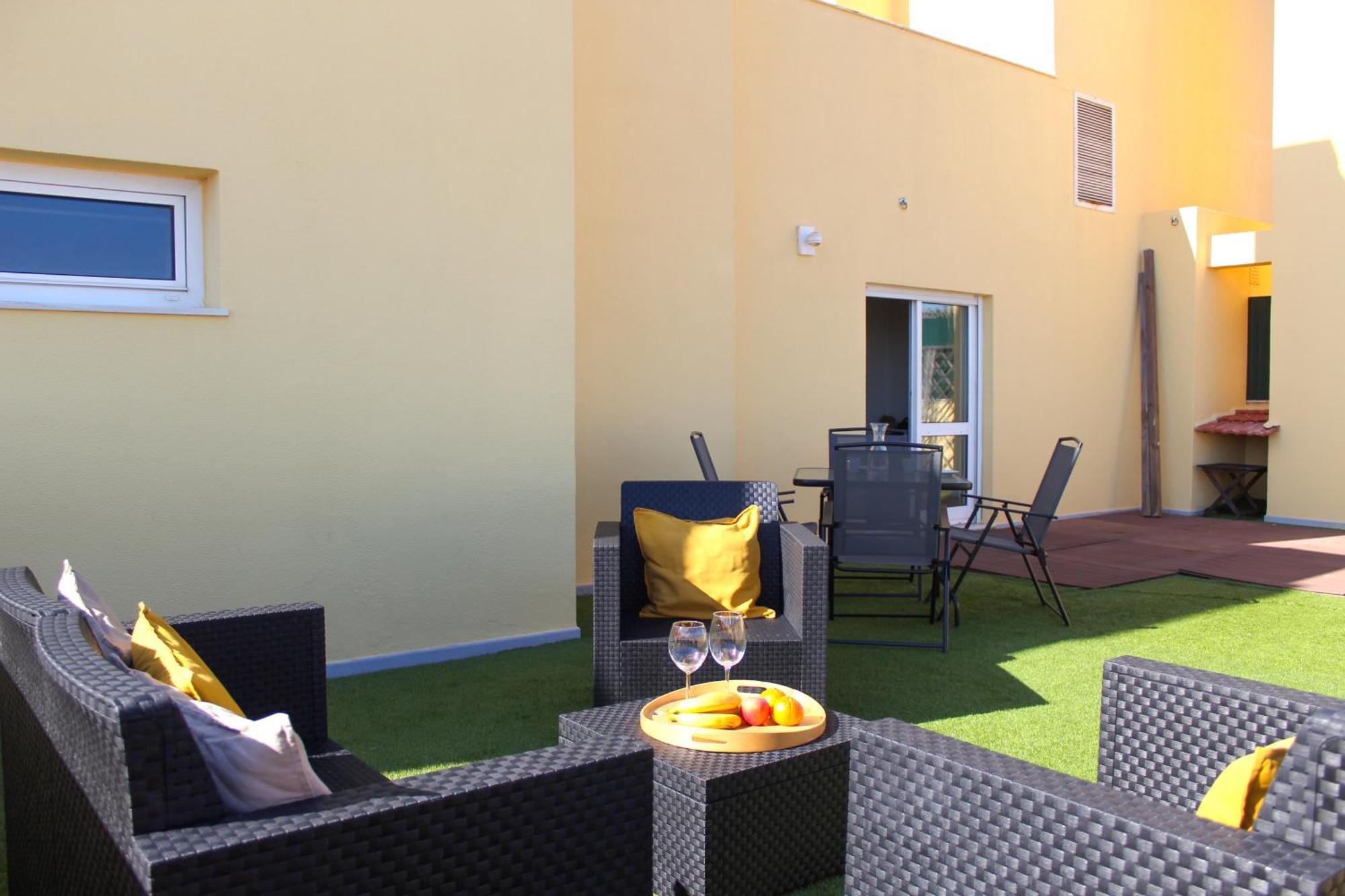Lejlighed One Bedroom With Stunning River Views And Private Rooftop! *